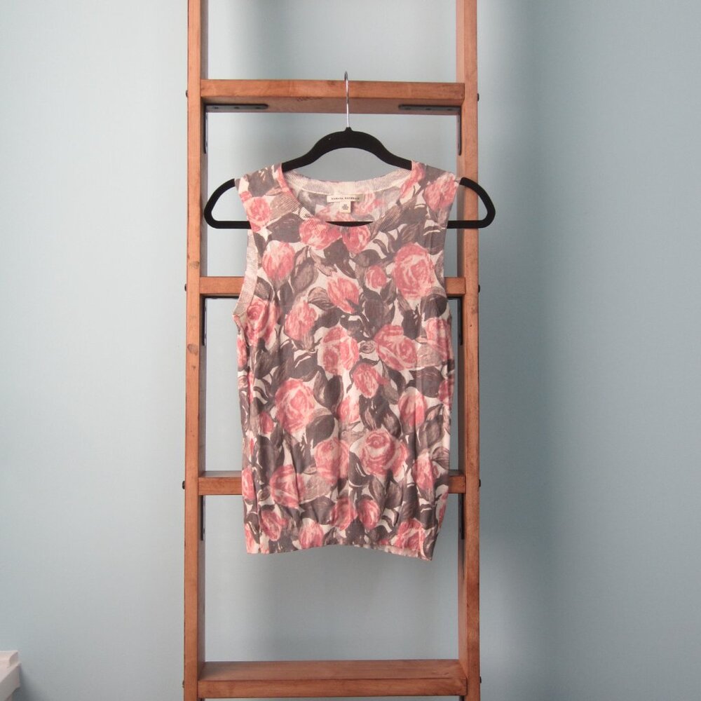 Banana Republic Pink and Gray Floral Shell in XS